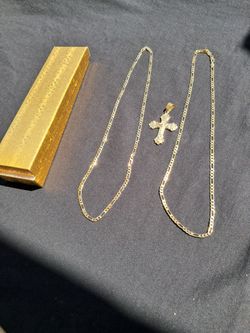 18k Gold PlatedNecklace set W Pendant