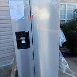 BRAND NEW REFRIGERATOR! 