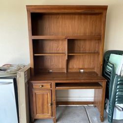 Broyhill Desk With Hutch