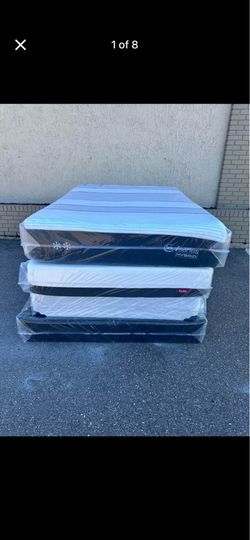 Brand new Queen size plush memory foam serta comfort mattress in plastic