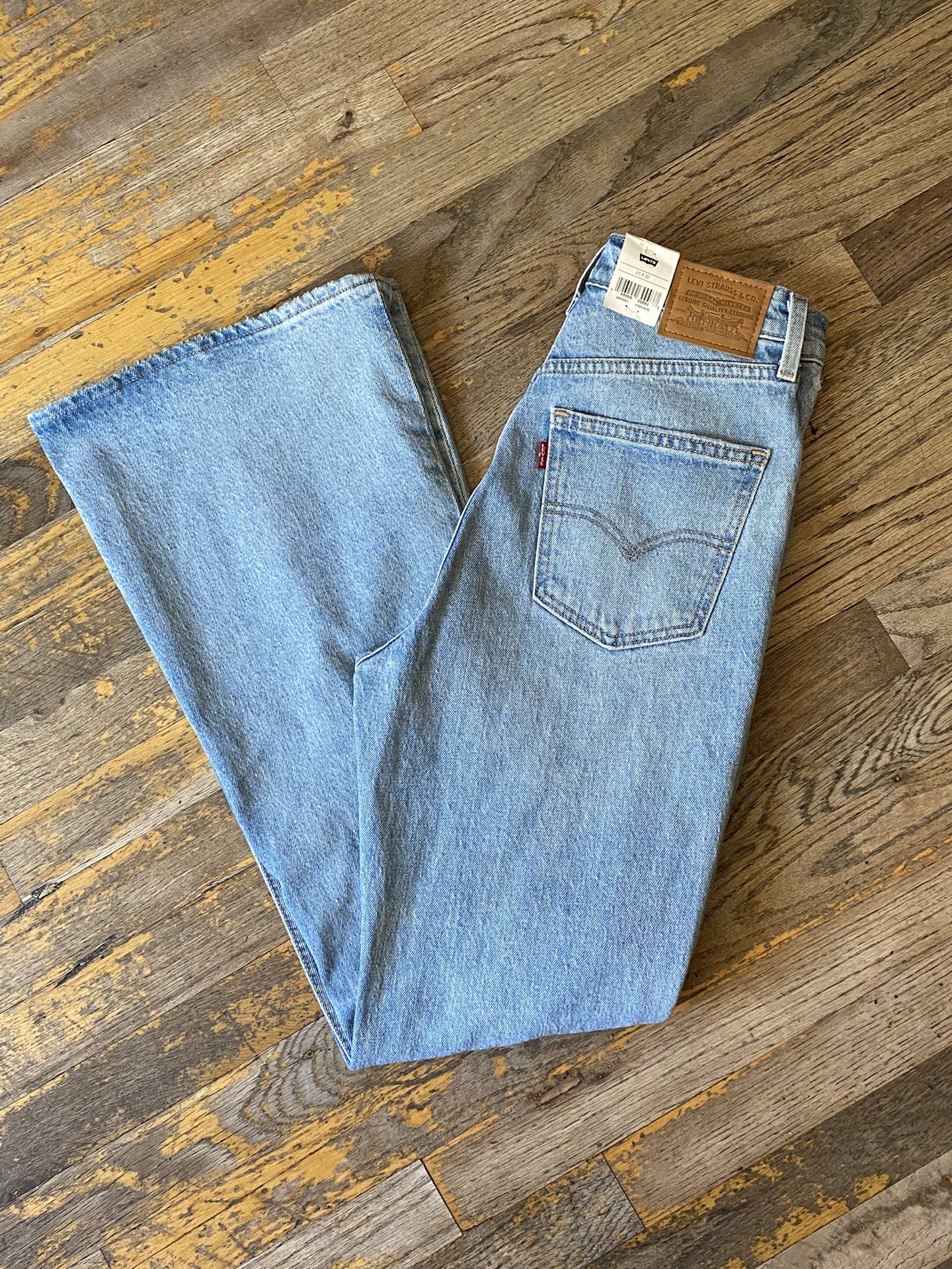 Levis Size 26/32. NEW
