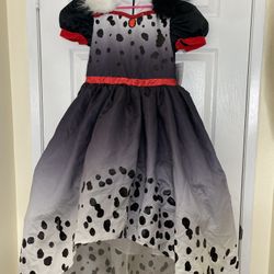 Disney  Villains Cruella And Wig
