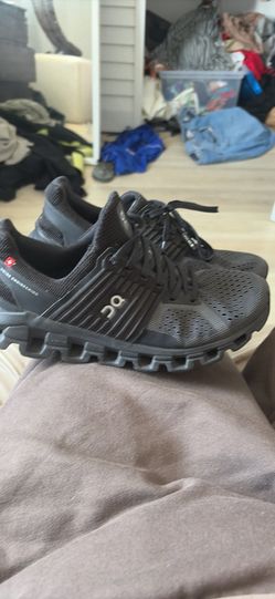 Women’s sneakers size 7