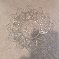vintage pressed glass plate manufactured by the Federal Glass Company, often identified by its "Petal," "Flower," or "Starburst" pattern.