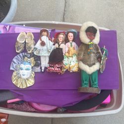 Antique.   Dolls.  Set.  Plus.  Holland.  Shoes. 