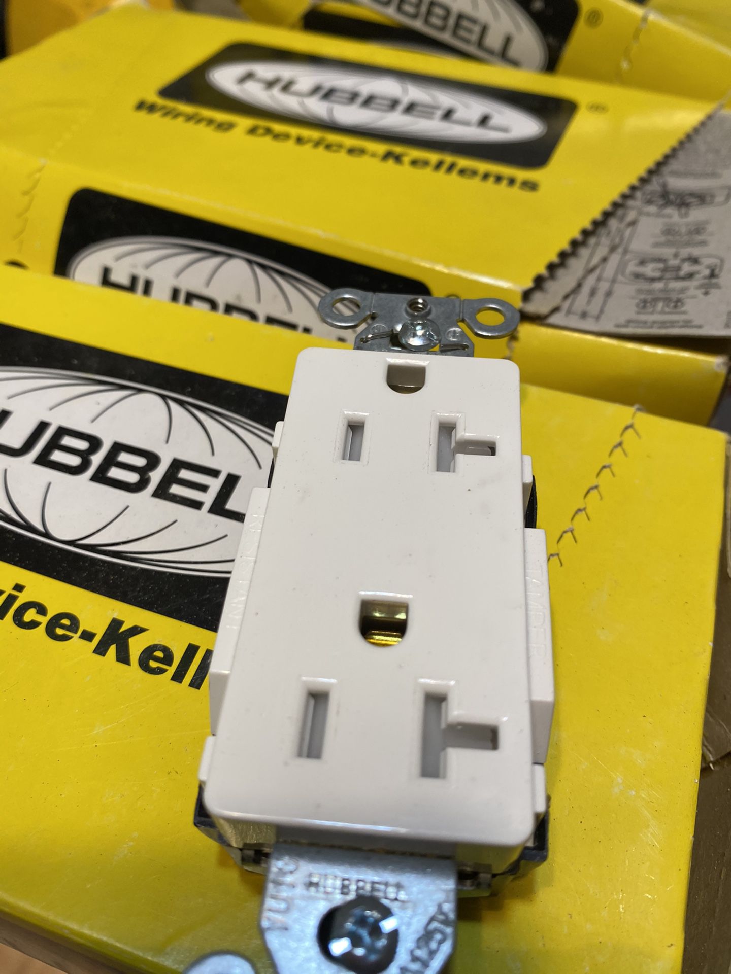 Hubbell decora tamper resistant