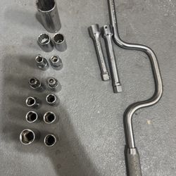 Assorted 16 piece Socket set Wrenches