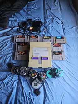 Nintendo bundle ( minor damage but works )