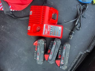 Milwaukee M18  Cargador Y Baterias $100 Firme Precio 
