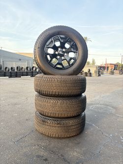 2025 FORD LIGHTNING WHEELS SIZE 18” TIRES HAS ONLY 500 MILES FINANCE AVAILABLE