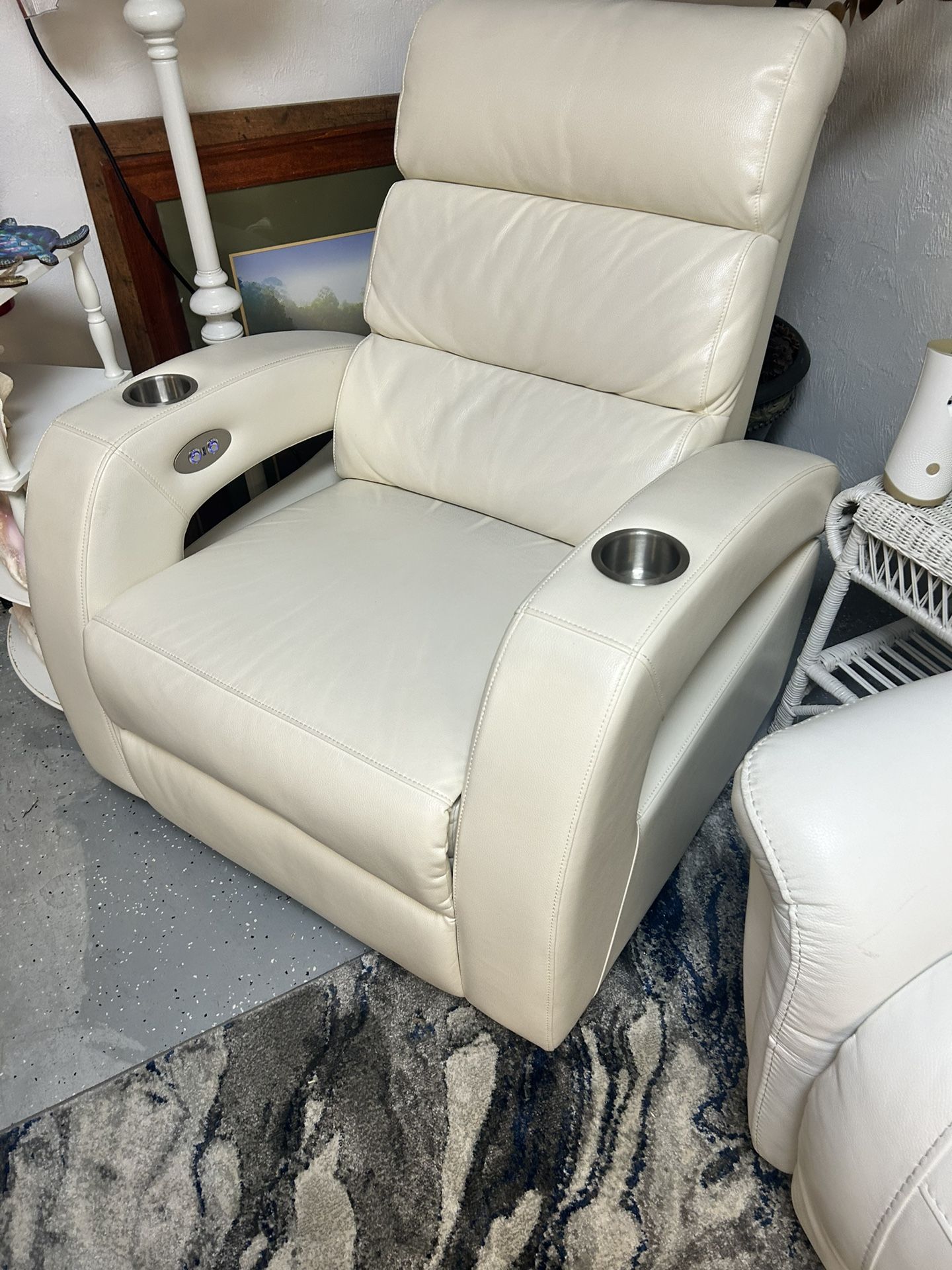 Like New Leather Electric Recliner With USB 