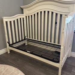 Oxford Baby Glenbrook Convertible Crib – Solid Wood – 2 Available