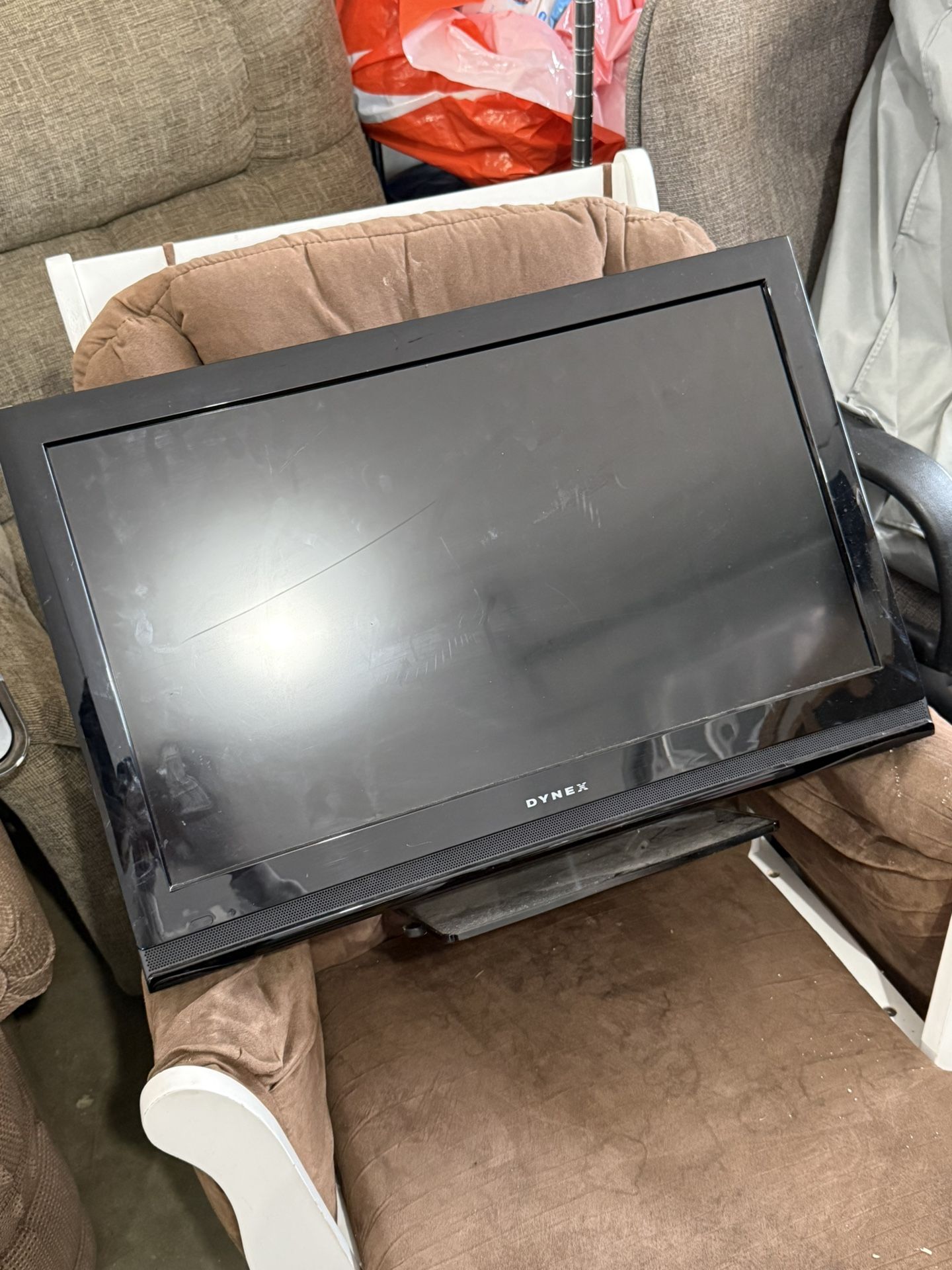 28 inch Dynex TV. works great