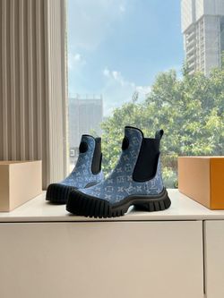 New LV women's shoes – available in many colors and a full range of sizes.