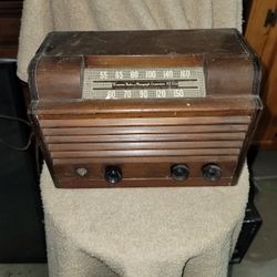 Emerson Model 550 Radio