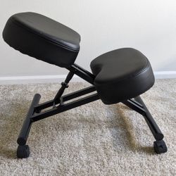 Ergonomic kneeling stool