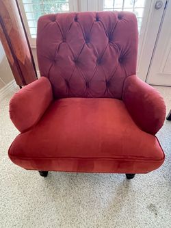 Living room chair- like new