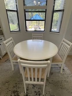 42" White Round Kitchen Table & 4 Chairs