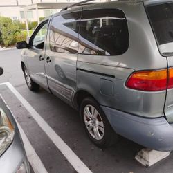 2001 Toyota Sienna Minivan