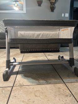 Baby Simmons Bassinet with Mesh Sides