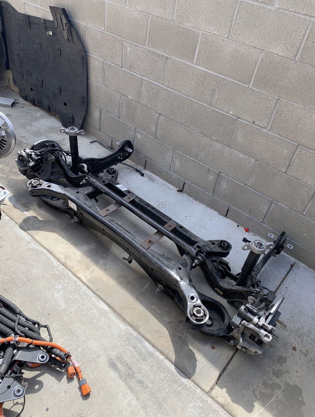 Chrysler Pacifica Complete Rear Suspension Including Subframe 2017 2018 2019 2020
