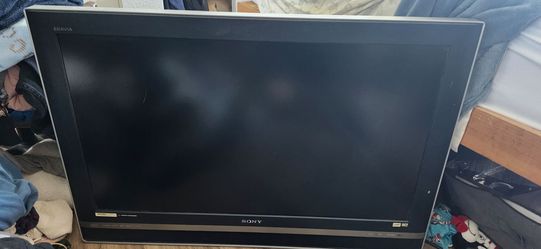 Sony lCD digital color TV model kdl-v40xbr1