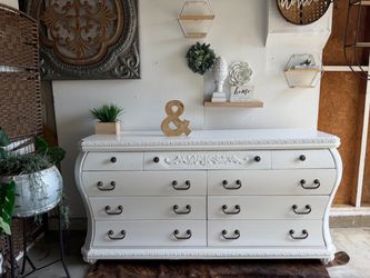 Big dresser wood real (all the drawers work good) $155