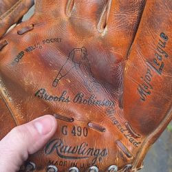 Vintage Mitt Brooks Robinson
