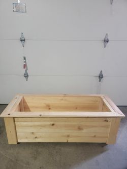 Cedar Planter Box . New 