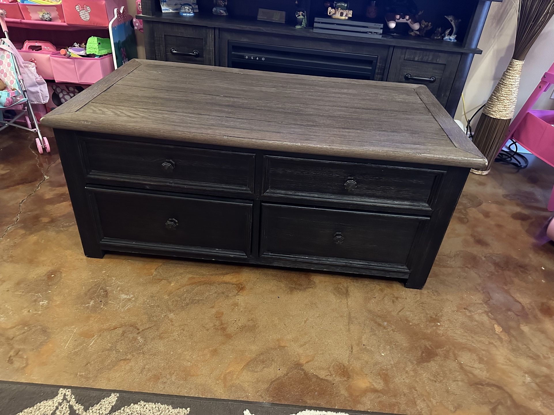 Beautiful Lift Top Coffee Table