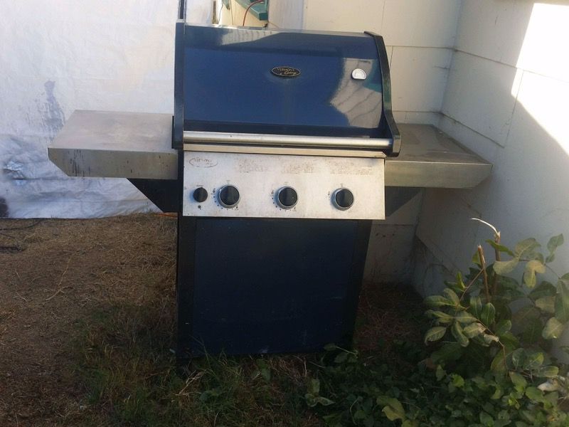 Propane BBQ Grill. Works Good