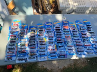 Hot wheels lot of (100)