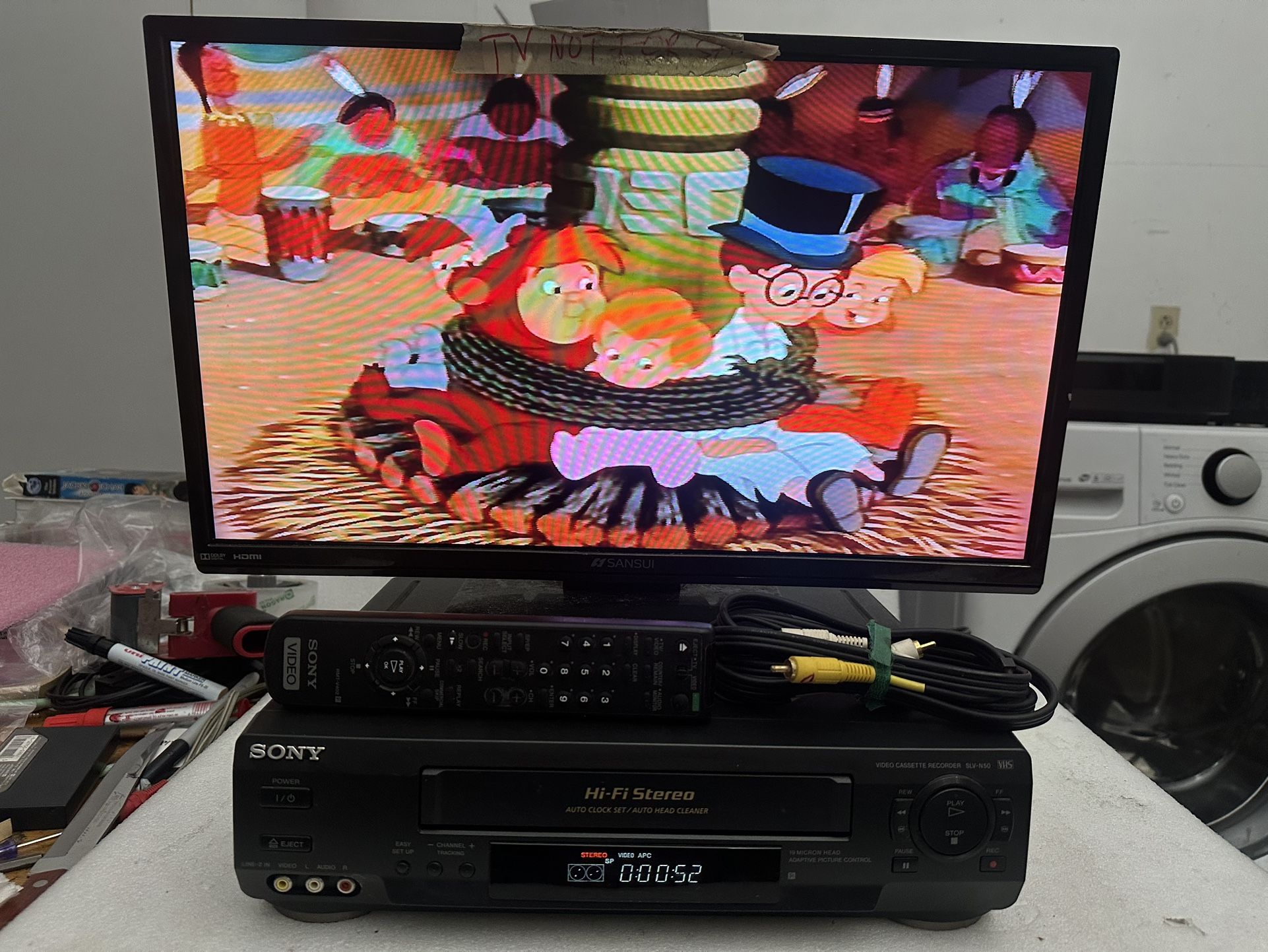 SONY SLV-N50 VCR 4 HEAD HI-FI STEREO VHS WITH REMOTE AND AV CABLES