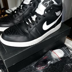 Jordan 1 Metro Mid