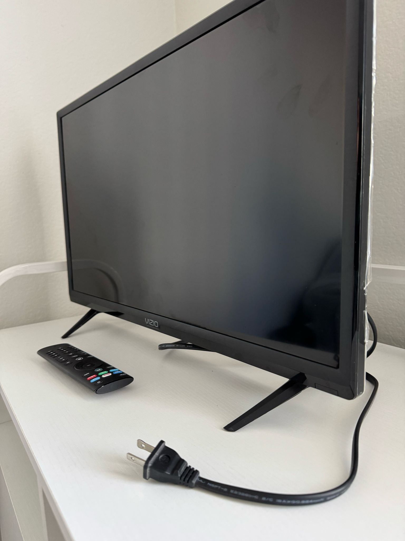 VIZIO D-Series D24H-G9 24” 720p HD Smart LED TV with remote, Excellent condition