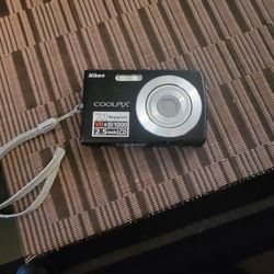 Nikon CoolPix Digital Camera 