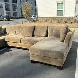 Large U-Shaped Sectional Sofa with Chaise 