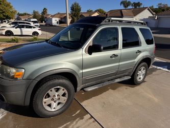 Ford Escape SUV – Silver Green