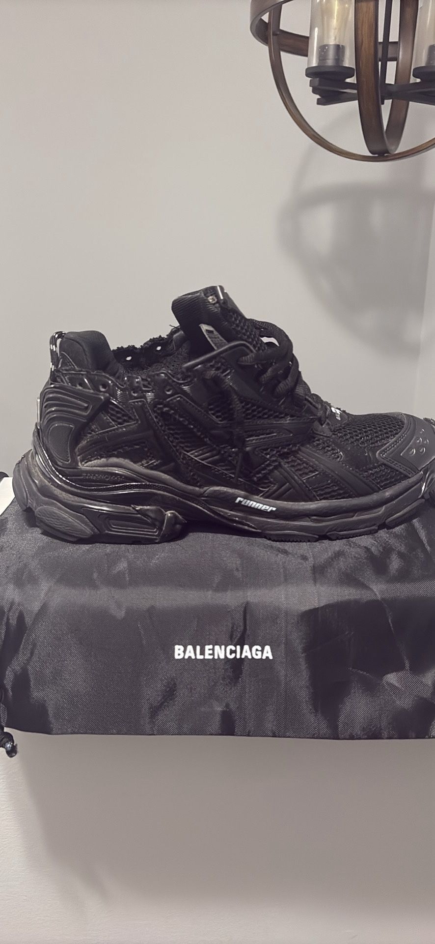 black balenciaga runner