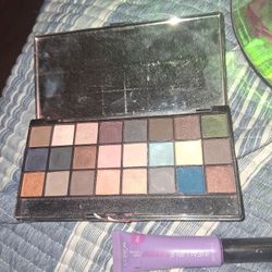 Free Eyeshadow Pallete 