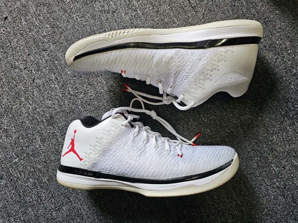 Air Jordan (31) XXXI Low Bulls sz 12
