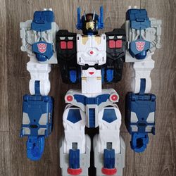 Transformers Titan Legacy 22-inch Metroplex