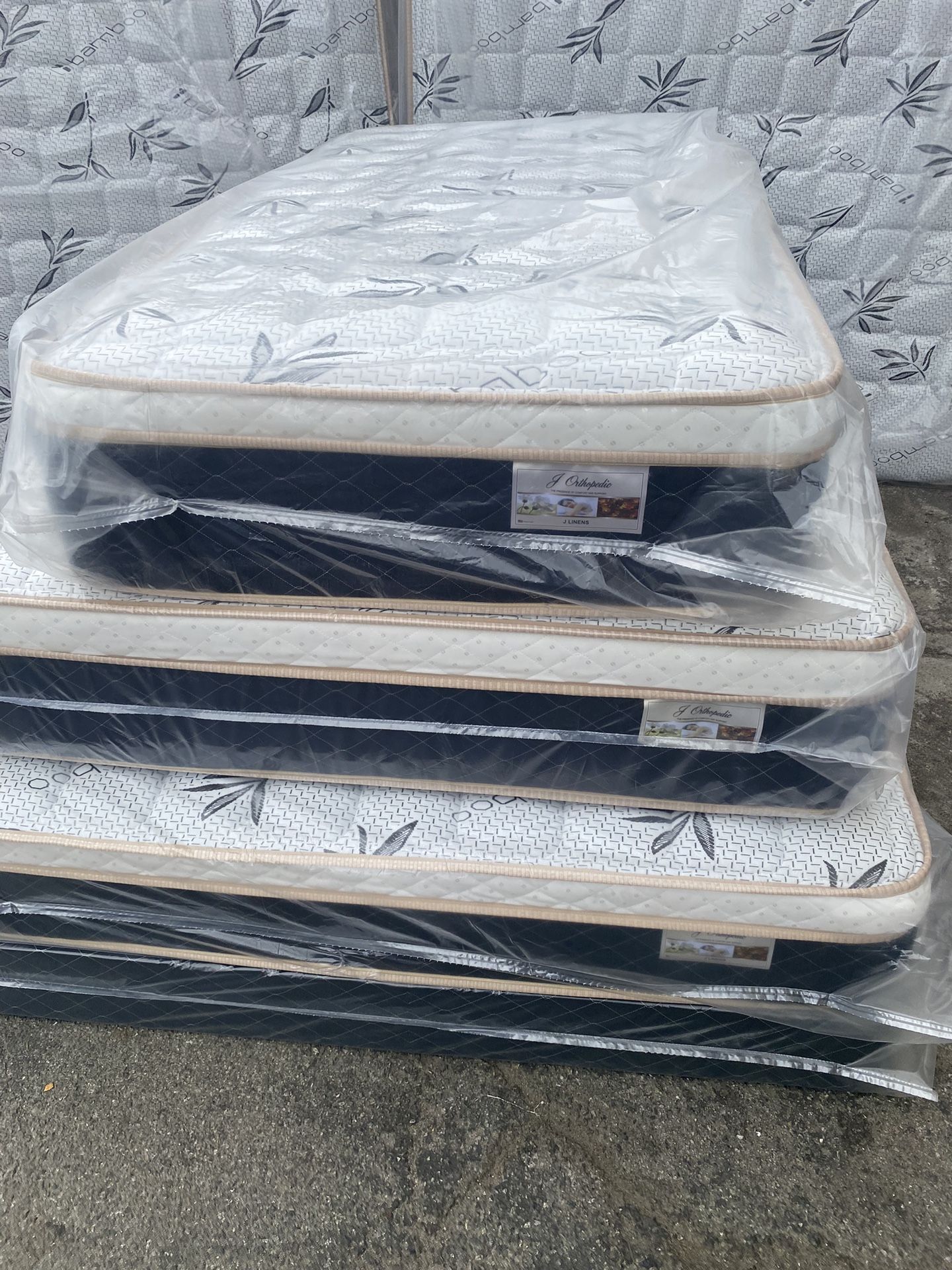 ✨Mattress pillow top✨ 💎All sizes 💎12” inches tall 🔵Queen $199 🟣Full $180 🟠Twin $150 🟡King$330 🔴Cal king $330 🔘 Delivery available🚛