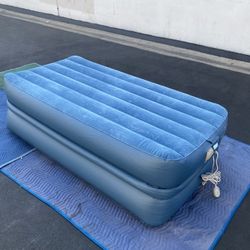 Aerobed Twin Premier Bed with Built-In Pump, Bed Cover and Carrying Bag Like New