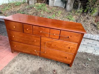 chest of drawers