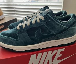 Nike Dunk Low Green Velvet Size 5.5W / 4M