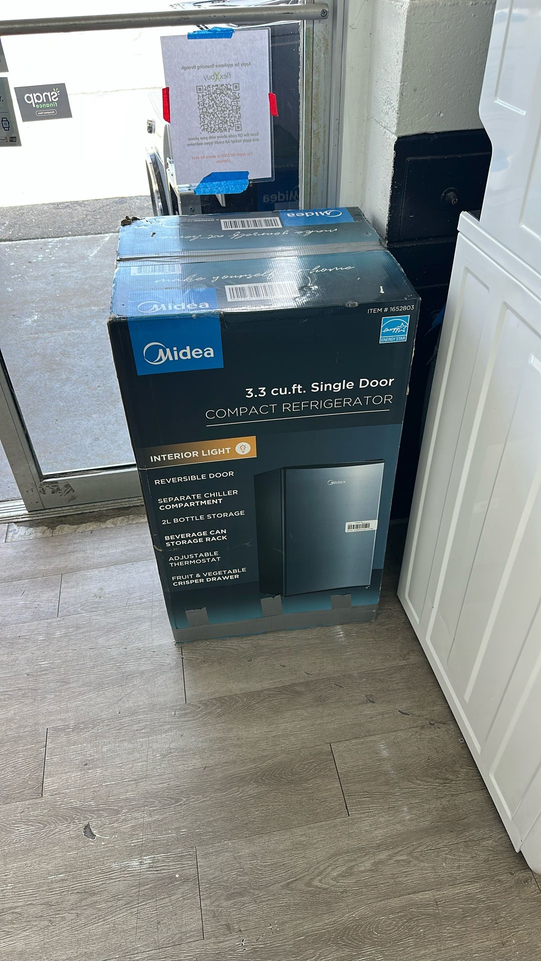 Midea Compact Refrigerator Special (Customer Return)