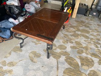 Living room furniture set: Coffee table, Entryway table, Side table.