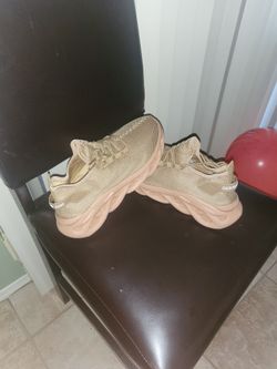 Size 42 Europe Size Unbranded Sneaker