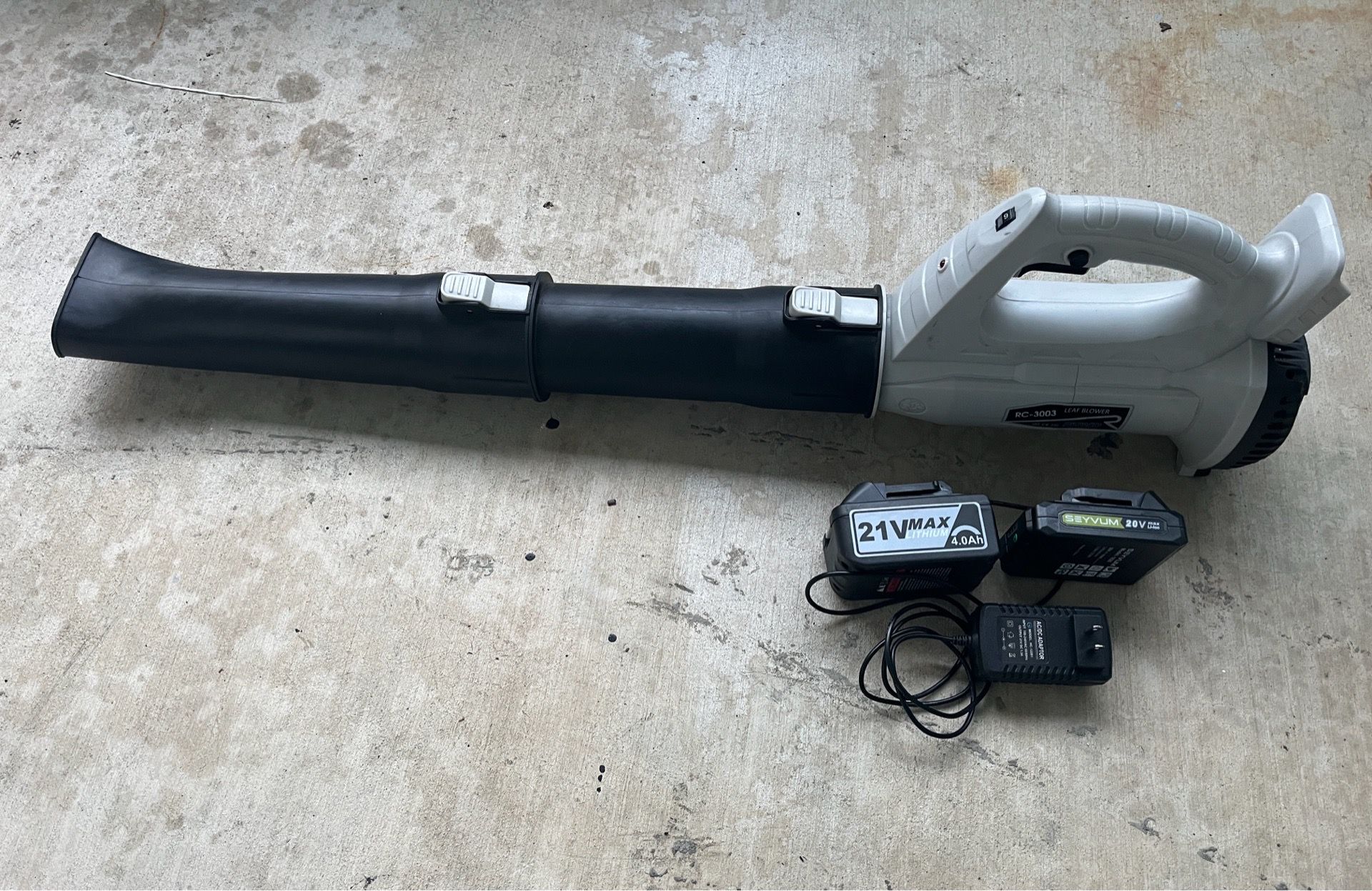 Outdoor Leaf Blower 20 Volt 2 Batteriese & Charger